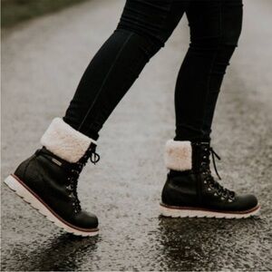 ROYAL CANADIAN Cambridge Black Leather Shearling Lined Winter Lace Up Boots